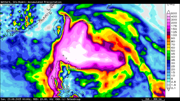 GFS Regensumme Taifun GONI bis 23.08.15 00 UTC