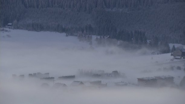 Häuser im Nebel