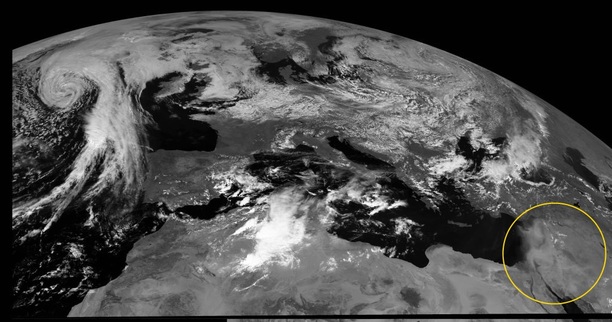 Satellitenfoto, visuell, hoch aufgelöst vom Sandsturm am 08.09.15, 14 Uhr MESZ