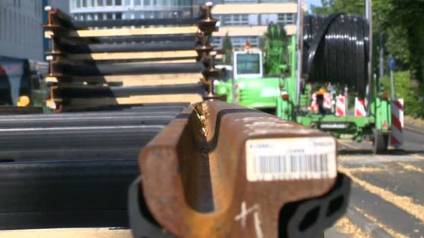 verformte Straßenbahnschienen in München während der Hitzewelle 2013